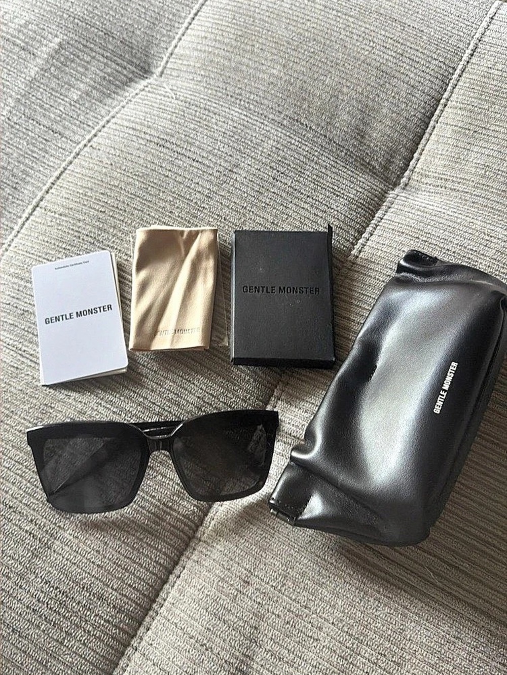 Women’s black sunglasses nwt